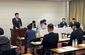 自民党大阪の政務調査会（会長・柳本顕衆院議員）は４月28日“地方議員政策会議”を開き、国・地方における重点政策などについて意見交換しました。