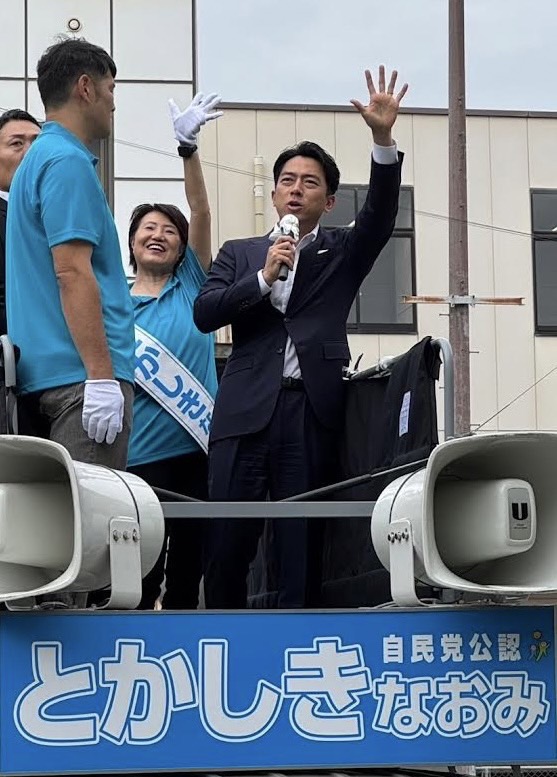 衆院選が公示された選挙戦初日の10月15日、小泉進次郎党選挙対策委員長が来阪し、大阪７区＝とかしきなおみ候補の応援に駆け付けました。